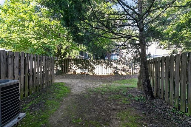 2161 Del Lago Circle NW, Kennesaw, GA 30152