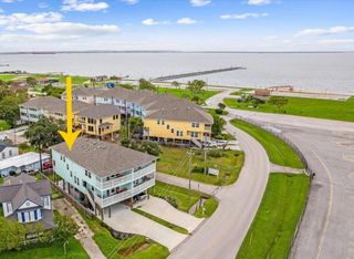 1111 San Jacinto Street, La Porte, TX 77571