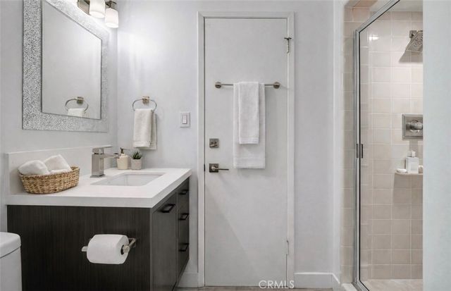4450 Hayvenhurst, Los Angeles, CA 91436