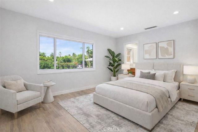 4450 Hayvenhurst, Los Angeles, CA 91436