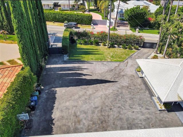 4450 Hayvenhurst, Los Angeles, CA 91436