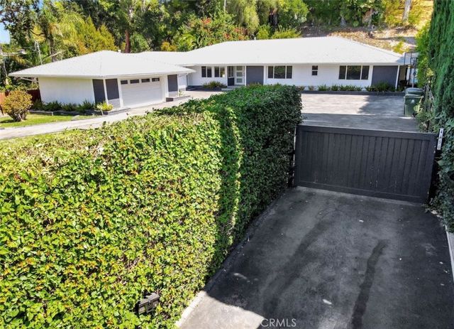 4450 Hayvenhurst, Los Angeles, CA 91436