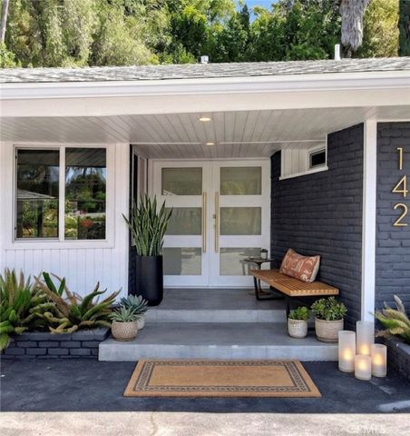 4450 Hayvenhurst, Los Angeles, CA 91436