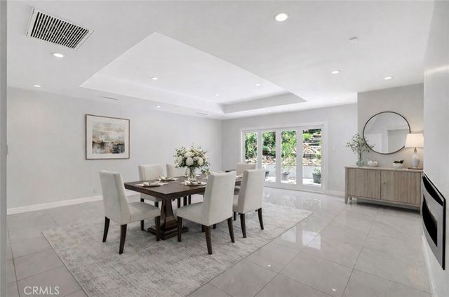 4450 Hayvenhurst, Los Angeles, CA 91436