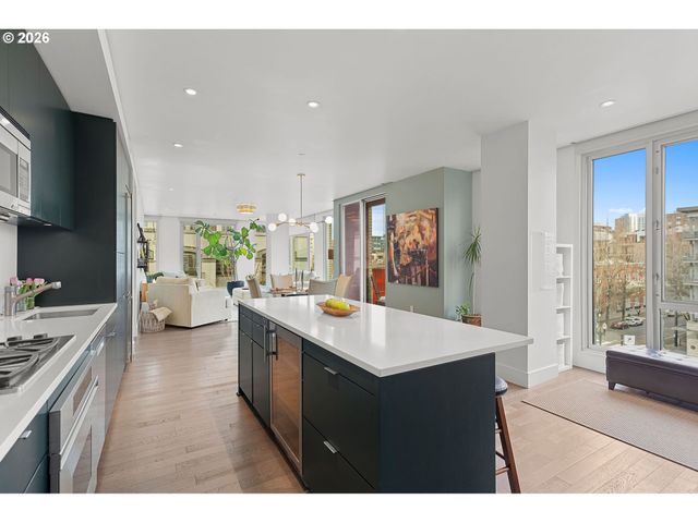 937 Nw GLISAN St 430, Portland, OR 97209