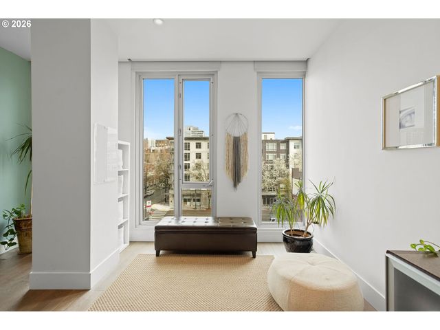 937 Nw GLISAN St 430, Portland, OR 97209