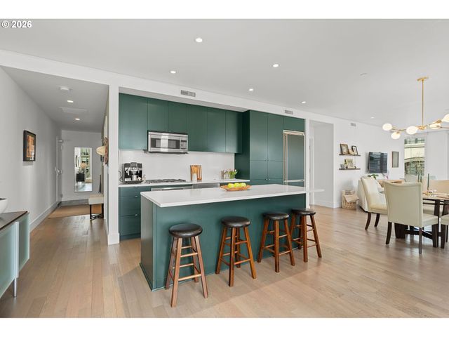 937 Nw GLISAN St 430, Portland, OR 97209