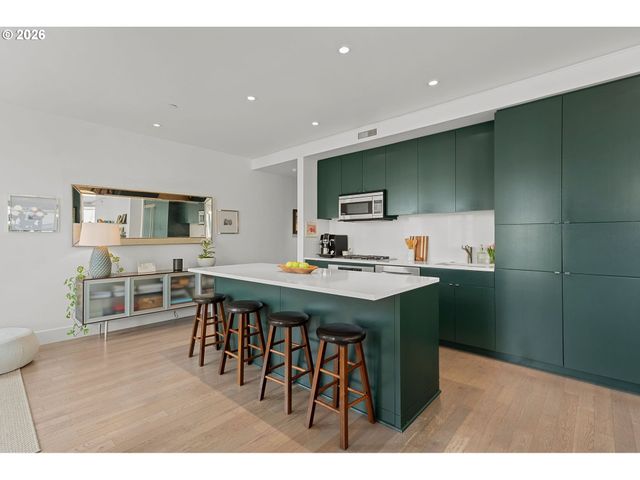 937 Nw GLISAN St 430, Portland, OR 97209