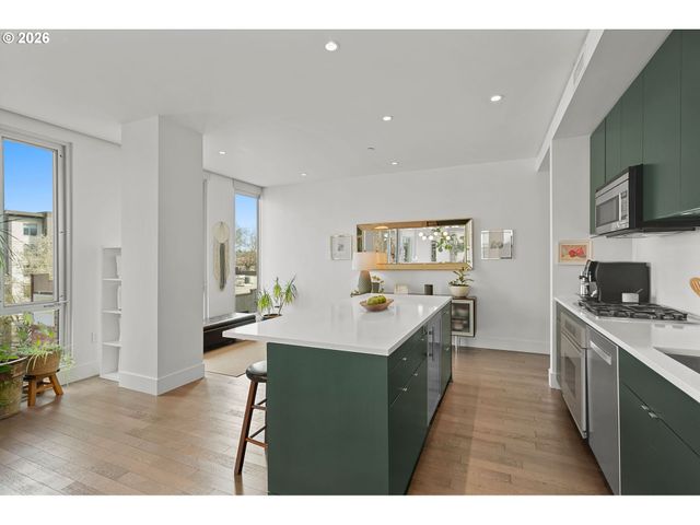 937 Nw GLISAN St 430, Portland, OR 97209