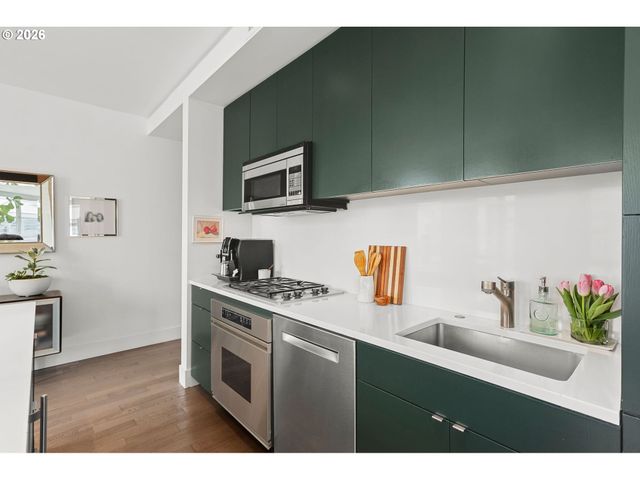 937 Nw GLISAN St 430, Portland, OR 97209