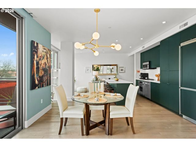 937 Nw GLISAN St 430, Portland, OR 97209