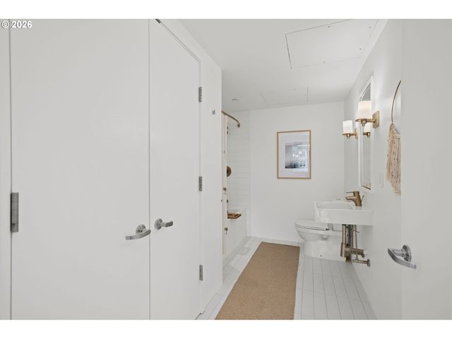 937 Nw GLISAN St 430, Portland, OR 97209