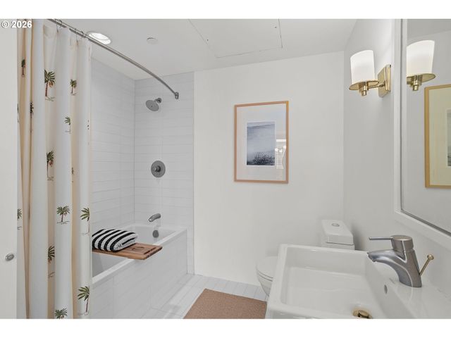 937 Nw GLISAN St 430, Portland, OR 97209