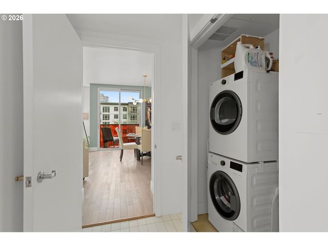 937 Nw GLISAN St 430, Portland, OR 97209