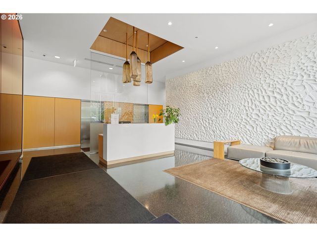 937 Nw GLISAN St 430, Portland, OR 97209