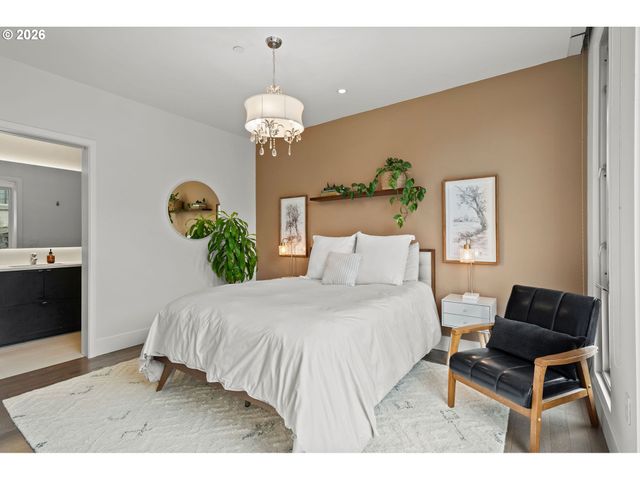 937 Nw GLISAN St 430, Portland, OR 97209