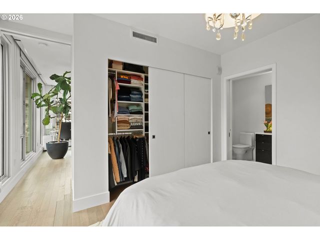 937 Nw GLISAN St 430, Portland, OR 97209