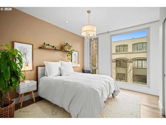 937 Nw GLISAN St 430, Portland, OR 97209