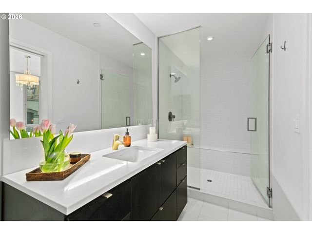 937 Nw GLISAN St 430, Portland, OR 97209