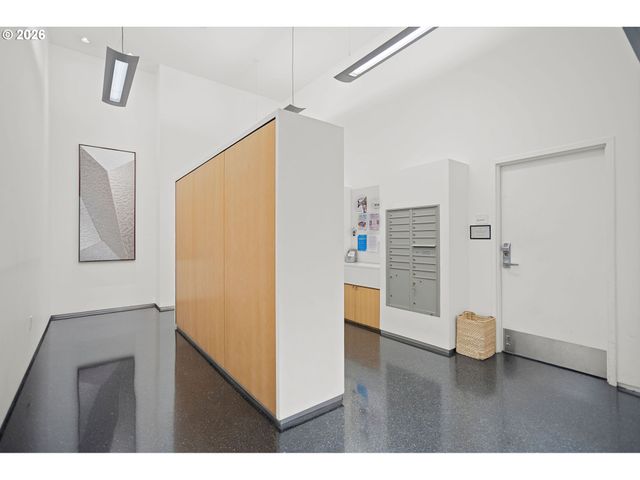 937 Nw GLISAN St 430, Portland, OR 97209