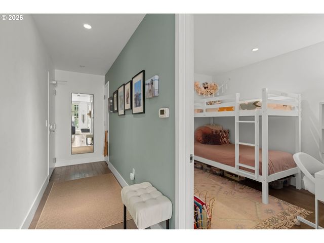 937 Nw GLISAN St 430, Portland, OR 97209