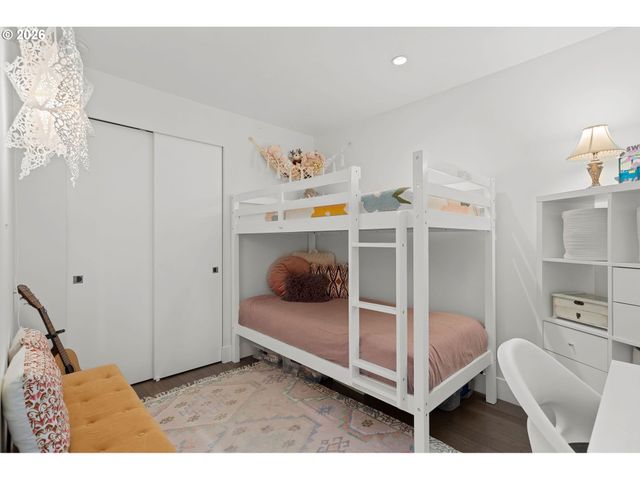 937 Nw GLISAN St 430, Portland, OR 97209