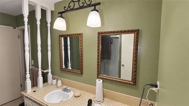 12836 Saint Andrews Drive, Kansas City, MO 64145