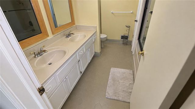 12836 Saint Andrews Drive, Kansas City, MO 64145