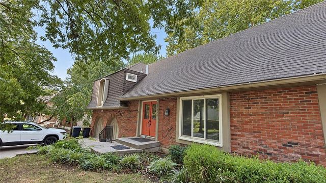 12836 Saint Andrews Drive, Kansas City, MO 64145