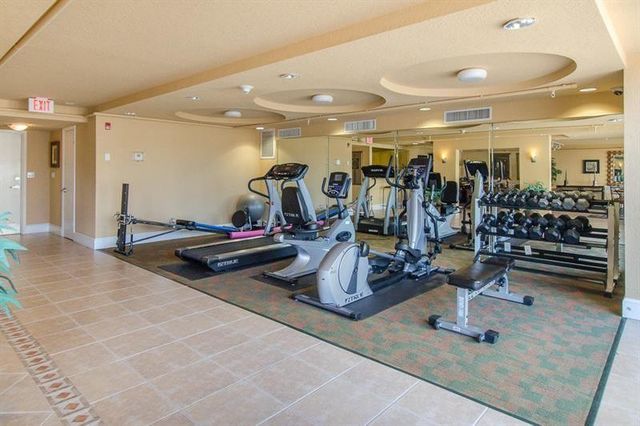1000 SPANISH RIVER Road 2P, Boca Raton, FL 33432