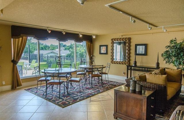 1000 SPANISH RIVER Road 2P, Boca Raton, FL 33432