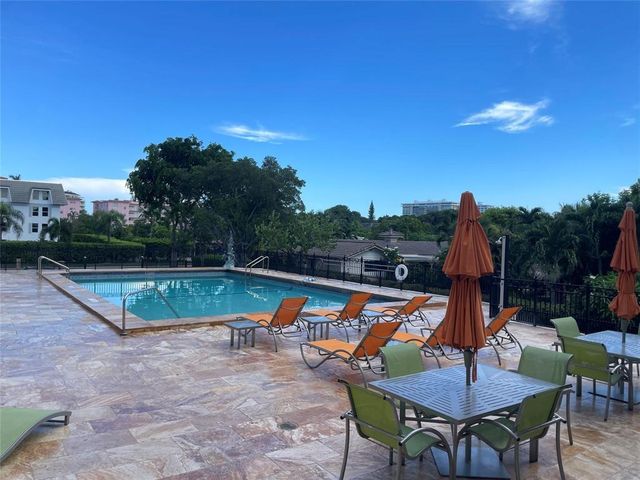 1000 SPANISH RIVER Road 2P, Boca Raton, FL 33432