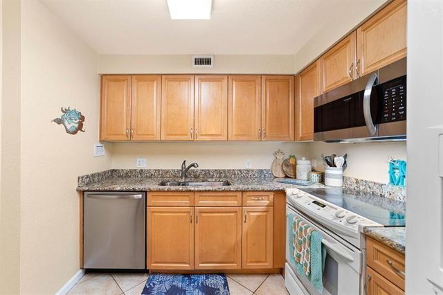1000 SPANISH RIVER Road 2P, Boca Raton, FL 33432