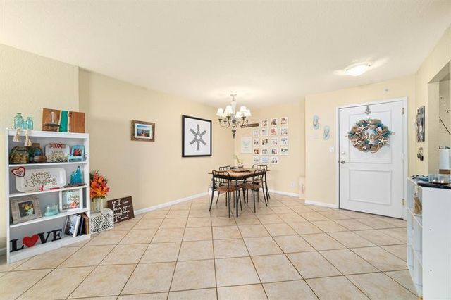 1000 SPANISH RIVER Road 2P, Boca Raton, FL 33432