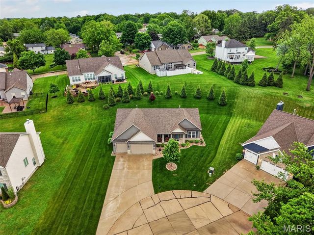 2 Kandahar Court, St Charles, MO 63303
