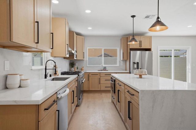 14212 Tobiasson Rd, Poway, CA 92064