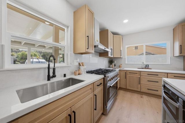 14212 Tobiasson Rd, Poway, CA 92064