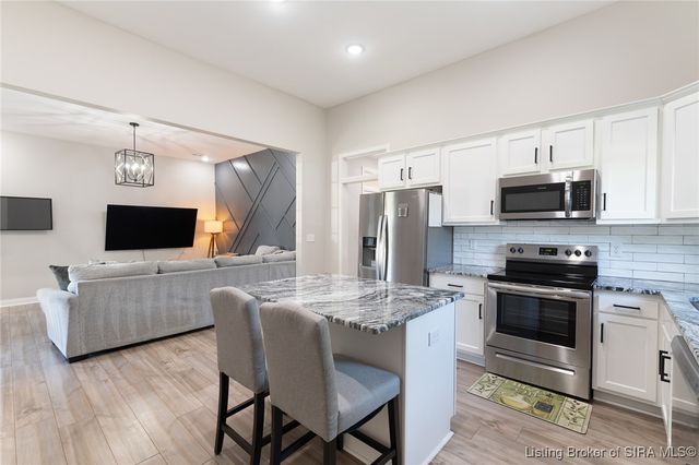 628 E Chestnut Street, Jeffersonville, IN 47130