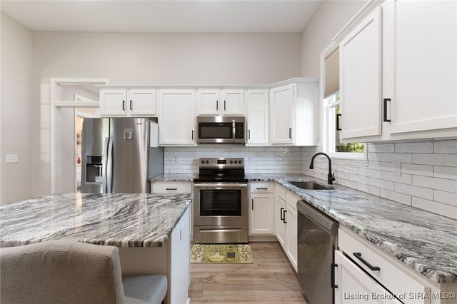 628 E Chestnut Street, Jeffersonville, IN 47130