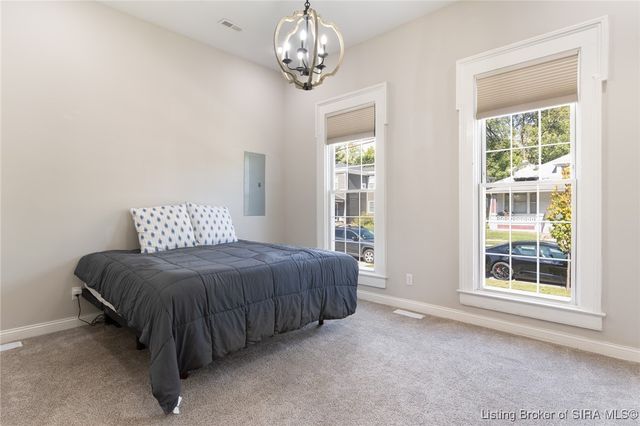 628 E Chestnut Street, Jeffersonville, IN 47130