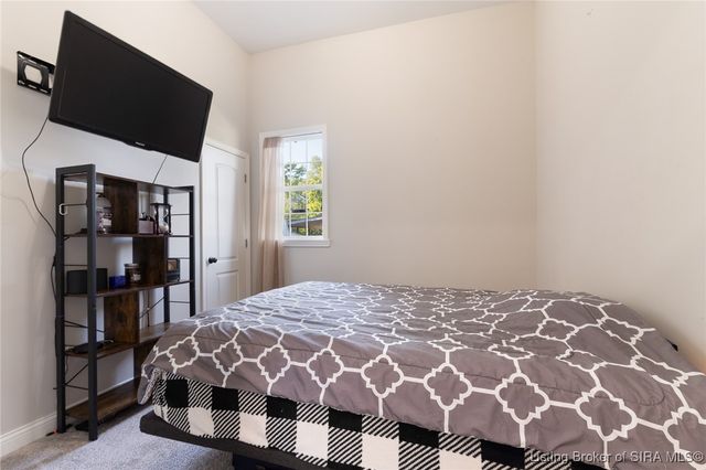 628 E Chestnut Street, Jeffersonville, IN 47130