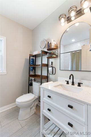 628 E Chestnut Street, Jeffersonville, IN 47130