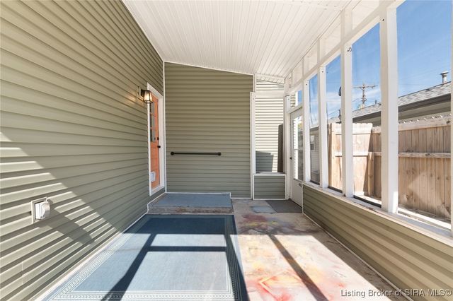 628 E Chestnut Street, Jeffersonville, IN 47130