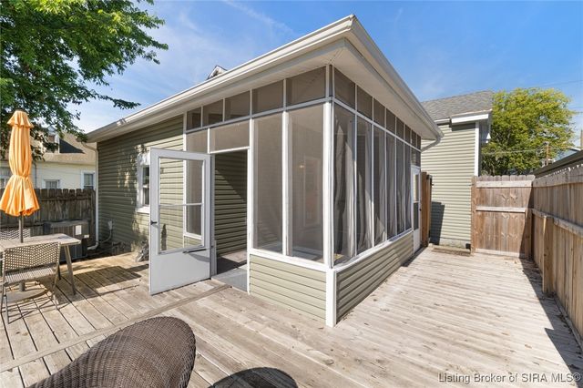 628 E Chestnut Street, Jeffersonville, IN 47130