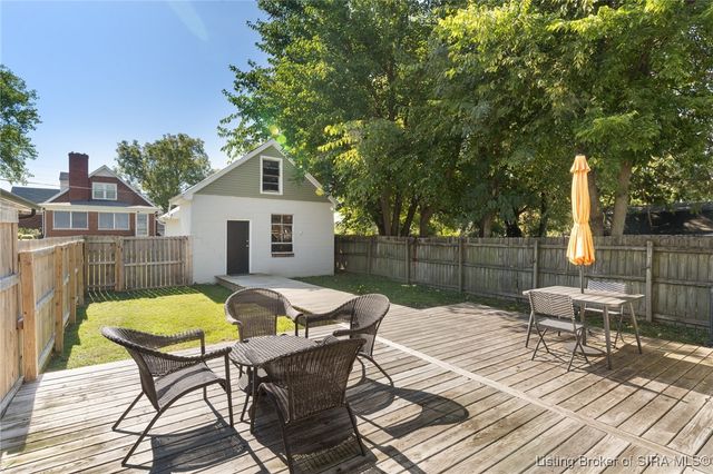 628 E Chestnut Street, Jeffersonville, IN 47130