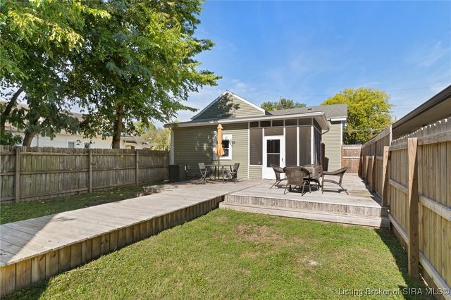 628 E Chestnut Street, Jeffersonville, IN 47130