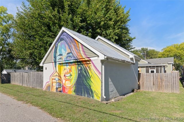 628 E Chestnut Street, Jeffersonville, IN 47130