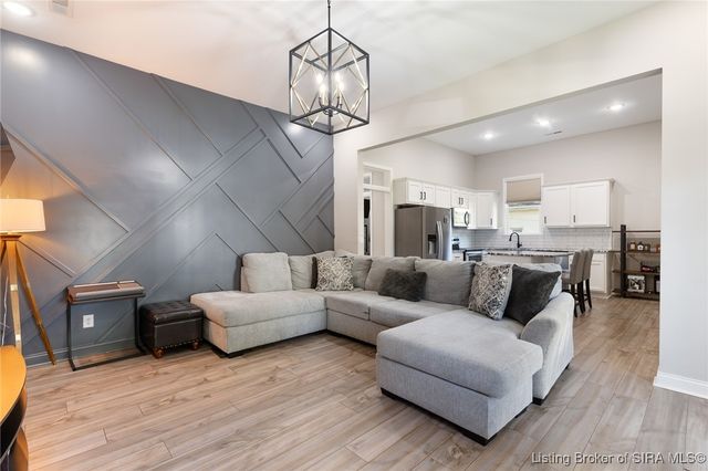 628 E Chestnut Street, Jeffersonville, IN 47130