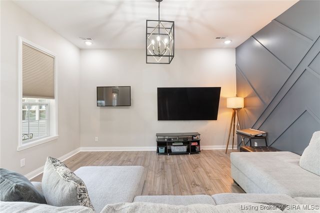 628 E Chestnut Street, Jeffersonville, IN 47130