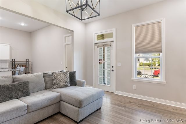 628 E Chestnut Street, Jeffersonville, IN 47130